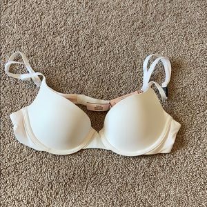 White Victoria’s Secret bra